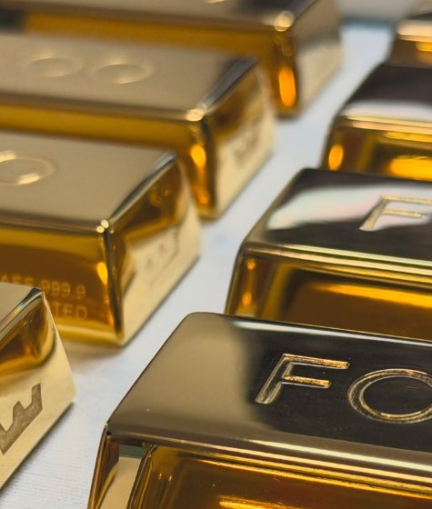Mirror-polished gold bars engraved with FOO, from Wrightec’s FOOBAR launch page.